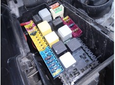 CAJA RELES / FUSIBLES 