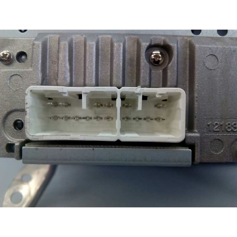 Recambio de sistema audio / radio cd para toyota land cruiser (j15) basis referencia OEM IAM 8612060M10 1230005030C101 E3-B2-8-4