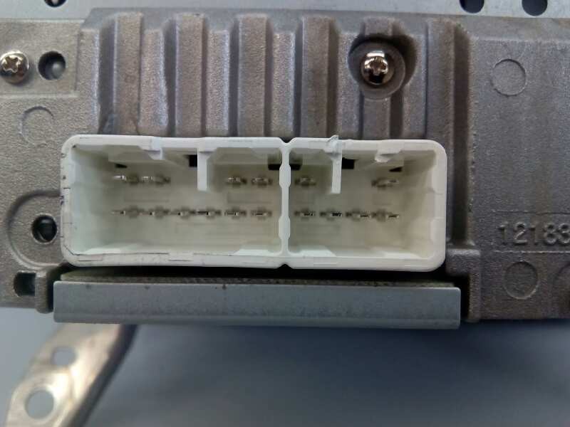 Recambio de sistema audio / radio cd para toyota land cruiser (j15) basis referencia OEM IAM 8612060M10 1230005030C101 E3-B2-8-4