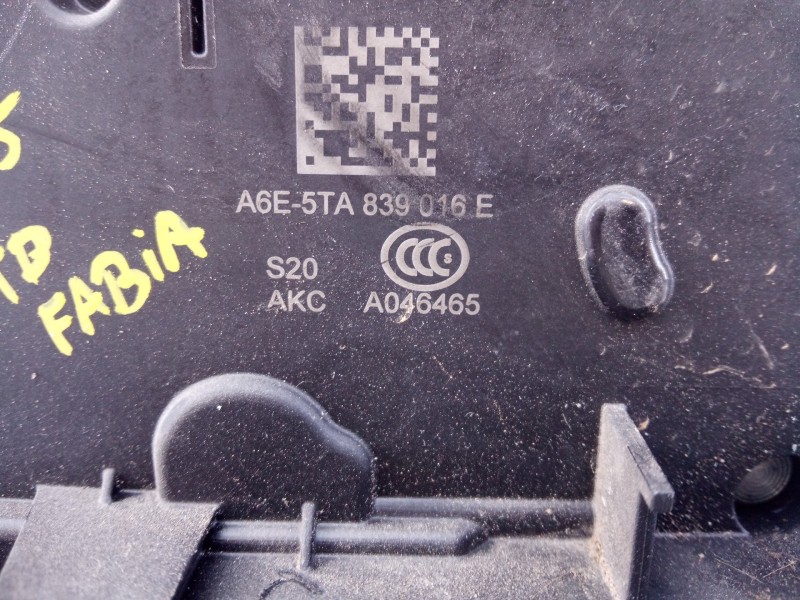 Recambio de cerradura puerta trasera derecha para skoda fabia active referencia OEM IAM 5TA839016E  E1-A5-39-1