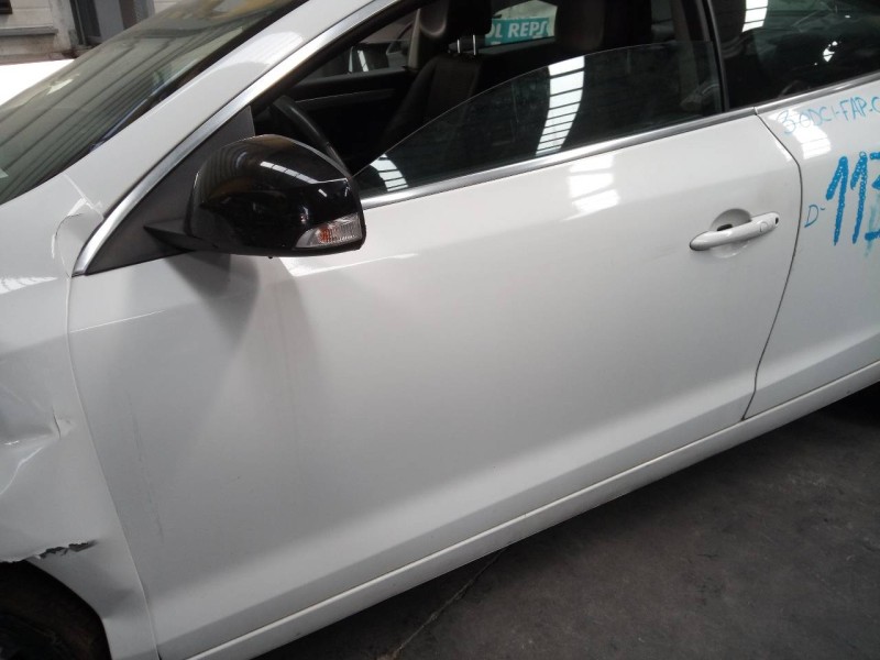 Recambio de puerta delantera izquierda para renault laguna coupe gt referencia OEM IAM   
