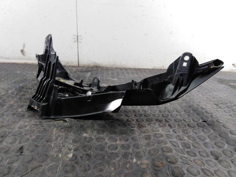 Recambio de rejilla delantera para toyota c-hr hybrid advance referencia OEM IAM 88215F4010  P2-A2-29