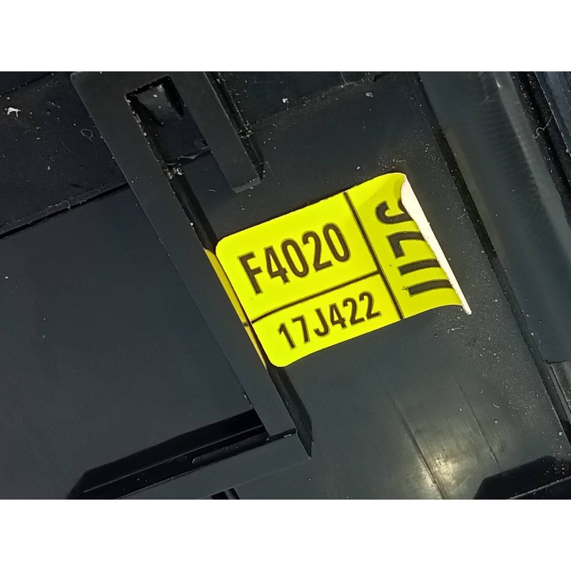 Recambio de mando limpia para toyota c-hr hybrid advance referencia OEM IAM F402017J422  E3-B2-9-4