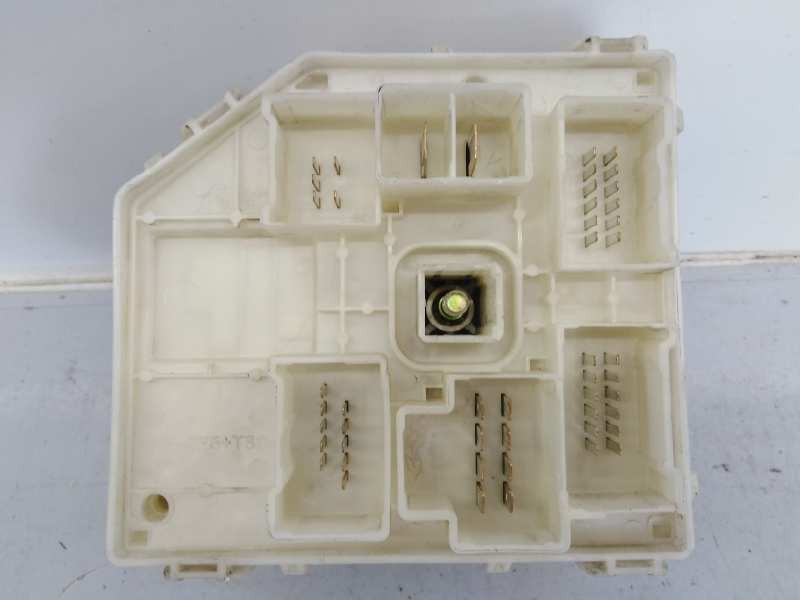 Recambio de caja reles / fusibles para toyota rav 4 (a2) 2.0 d4-d sol 4x4 referencia OEM IAM 013895 2K15 E3-B2-8-2