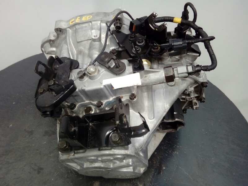Recambio de caja cambios para kia cee´d 1.6 crdi cat referencia OEM IAM S61767 19677 M1-B4-122