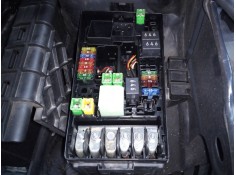 CAJA RELES / FUSIBLES 