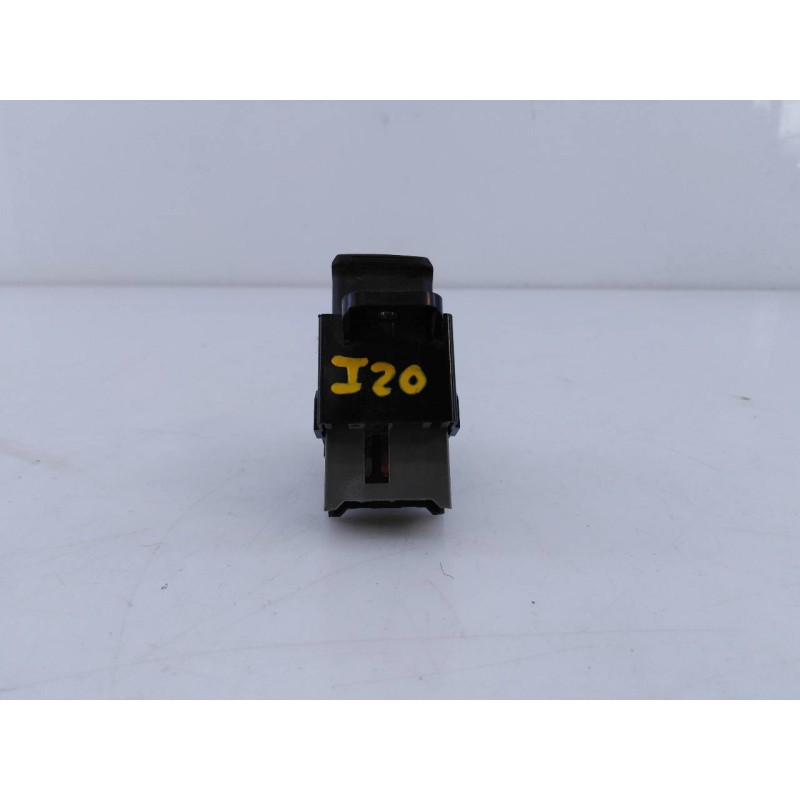 Recambio de mando elevalunas delantero derecho para hyundai i20 trend referencia OEM IAM   