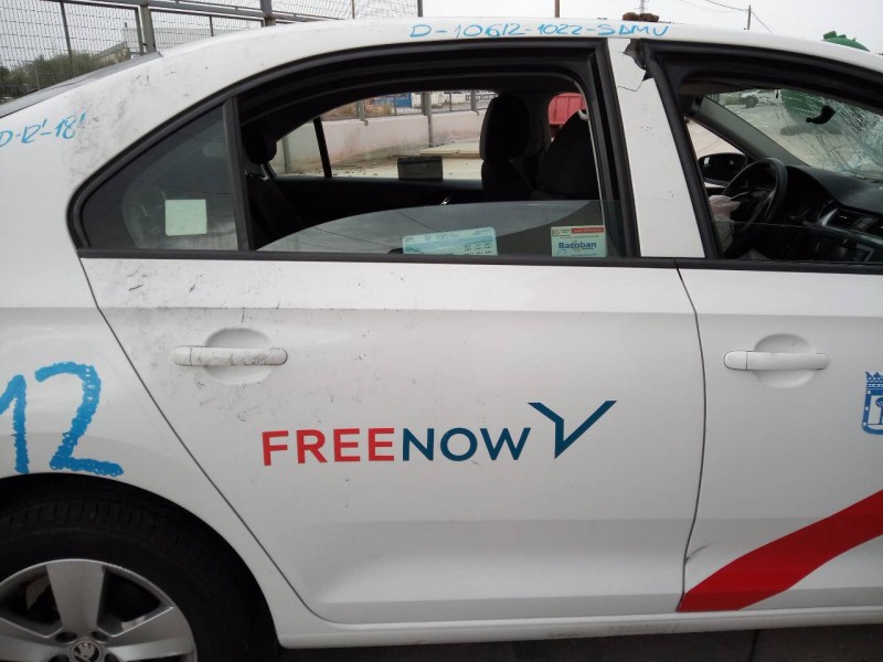 Recambio de puerta trasera derecha para skoda rapid active referencia OEM IAM   