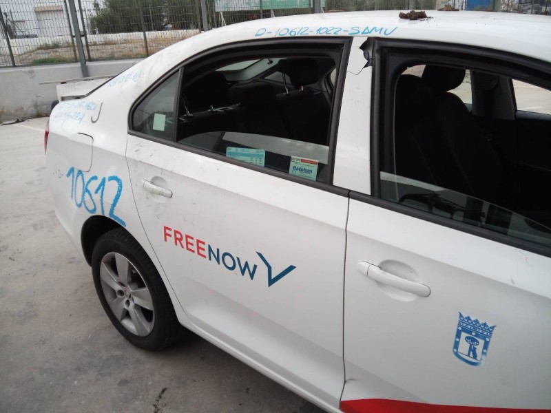 Recambio de puerta trasera derecha para skoda rapid active referencia OEM IAM   