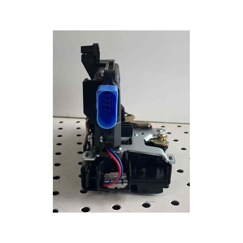 Recambio de cerradura puerta delantera izquierda para universal cerradura delantera izquierda vw-seat-skoda referencia OEM IAM 3