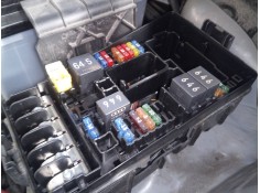 CAJA RELES / FUSIBLES 