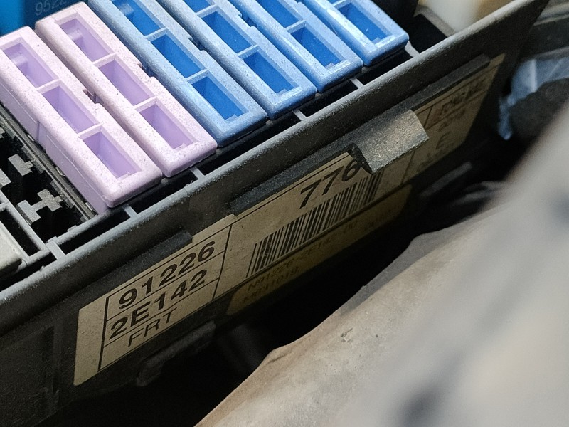 Recambio de caja reles / fusibles para hyundai tucson (jm) 2,0 crdi vgt classic 4x2 referencia OEM IAM 912262E142  