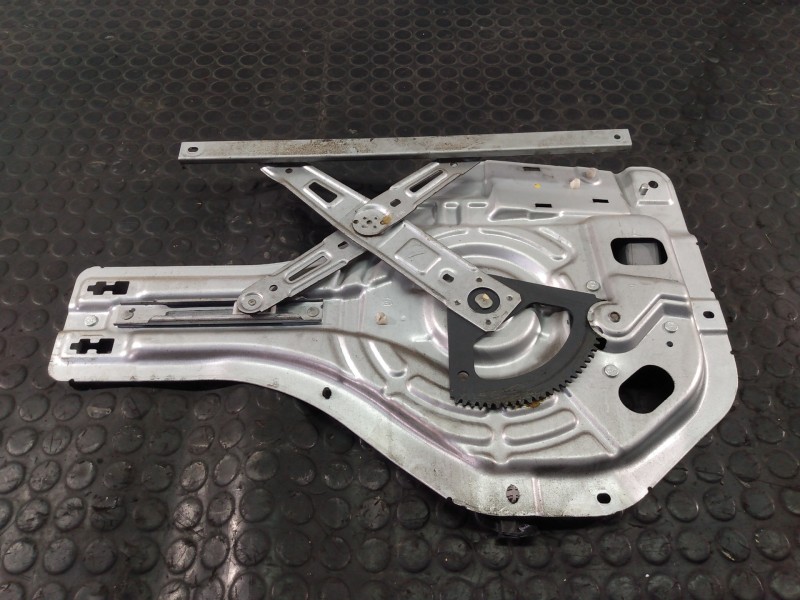 Recambio de elevalunas trasero derecho para hyundai tucson (jm) 2,0 crdi vgt classic 4x2 referencia OEM IAM 834602E000 834802E01