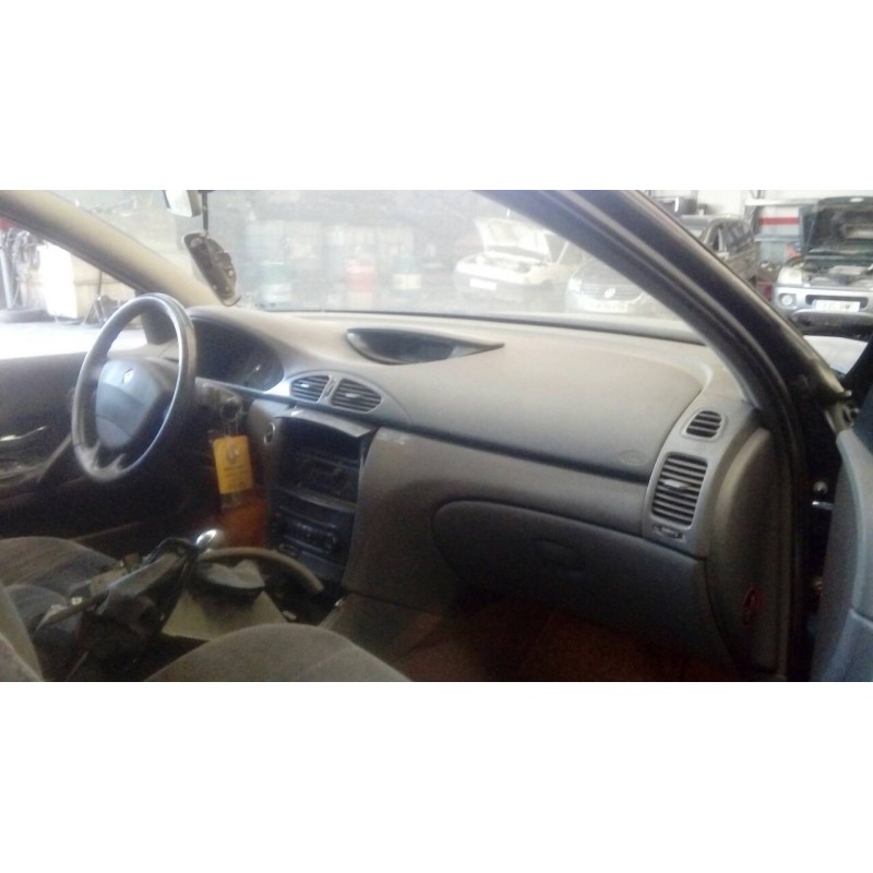 renault laguna ii (bg0) del año 2001