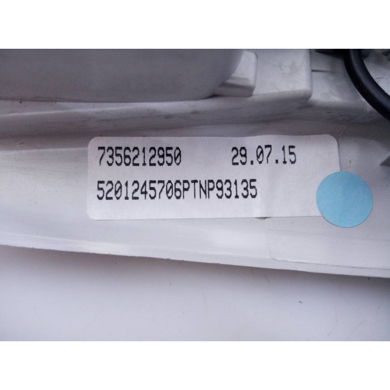 Recambio de luz interior para jeep renegade trailhawk 4wd referencia OEM IAM 7356212950  E3-B6-21-5