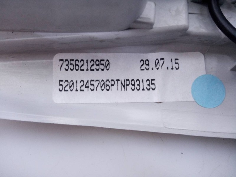 Recambio de luz interior para jeep renegade trailhawk 4wd referencia OEM IAM 7356212950  E3-B6-21-5