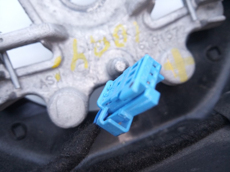 Recambio de volante para peugeot 208 style referencia OEM IAM 98084116ZD  E1-A4-9-1