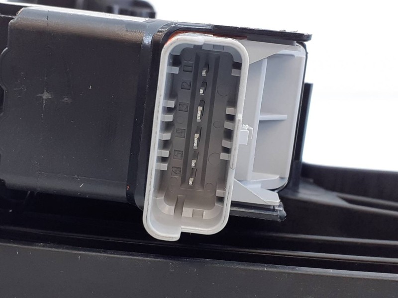 Recambio de elevalunas trasero izquierdo para peugeot 208 referencia OEM IAM 9829046180  E1-A4-16-1