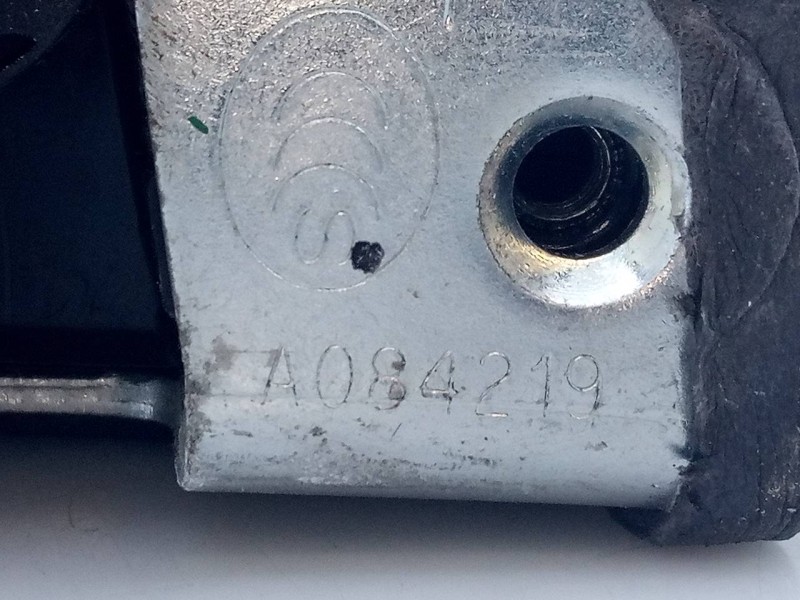 Recambio de cerradura puerta trasera izquierda para toyota verso advance referencia OEM IAM A084219  E2-B4-10-2