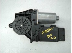 Recambio de motor elevalunas delantero derecho para volkswagen passat berlina (3b3) referencia OEM IAM 0130821694 105415301 E1-B