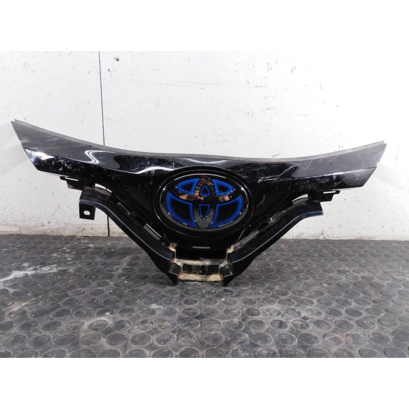 Recambio de rejilla delantera para toyota c-hr hybrid advance referencia OEM IAM 88215F4010  