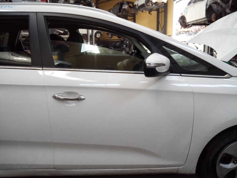 Recambio de puerta delantera derecha para kia carens ( ) drive referencia OEM IAM   