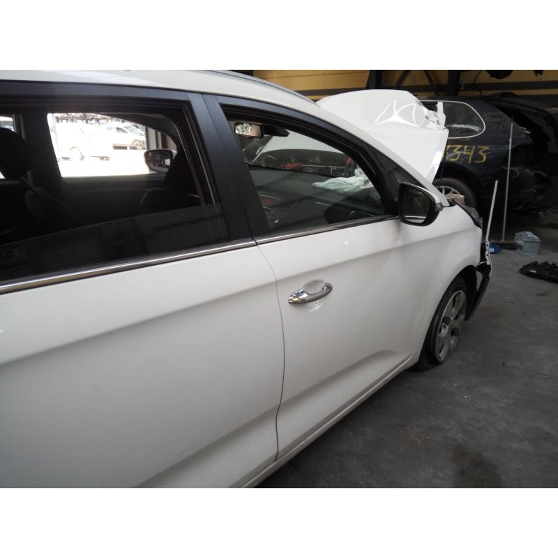 Recambio de puerta delantera derecha para kia carens ( ) drive referencia OEM IAM   