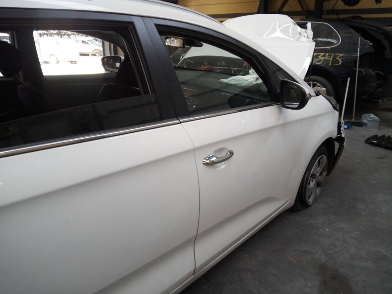 Recambio de puerta delantera derecha para kia carens ( ) drive referencia OEM IAM   