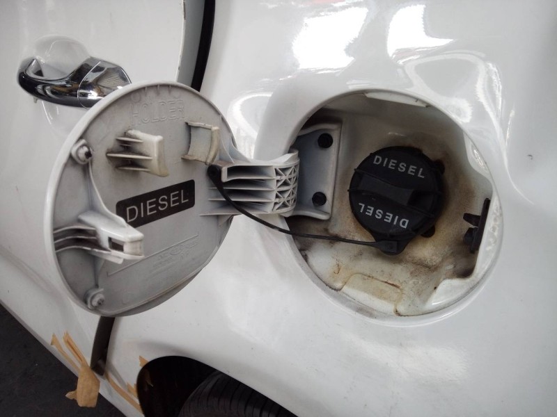 Recambio de tapa exterior combustible para kia carens ( ) drive referencia OEM IAM   