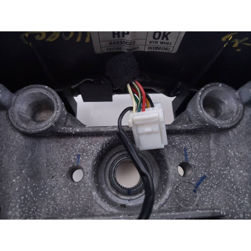 Recambio de volante para kia carens ( ) drive referencia OEM IAM A4530CC2 13110600062 E2-B5-53-1