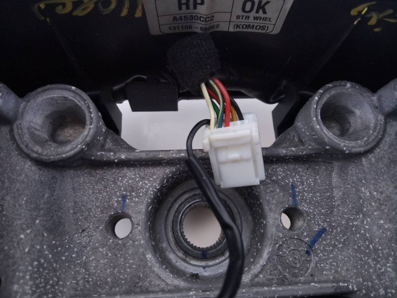 Recambio de volante para kia carens ( ) drive referencia OEM IAM A4530CC2 13110600062 E2-B5-53-1