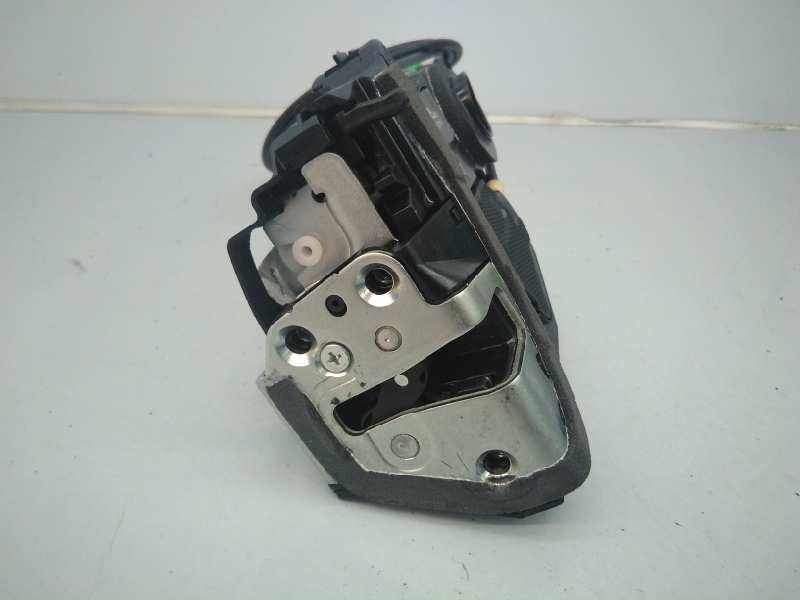 Recambio de cerradura puerta trasera derecha para toyota verso advance referencia OEM IAM   E2-B4-25-2