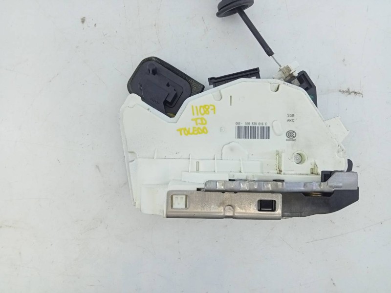Recambio de cerradura puerta trasera derecha para seat toledo (kg3) reference referencia OEM IAM   E1-B6-52-1