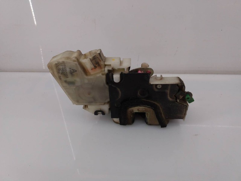 Recambio de cerradura puerta delantera derecha para nissan pick-up (d22) king cab 4x4 referencia OEM IAM 805525P003 89A822 E2-A4