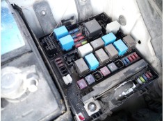 CAJA RELES / FUSIBLES 