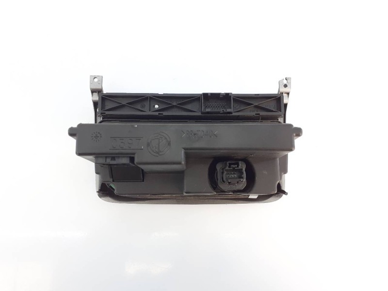Recambio de mando climatizador para alfa romeo gt (125) 1.9 jtd 16v 150/ progression referencia OEM IAM 01560513690  E3-A4-8-3