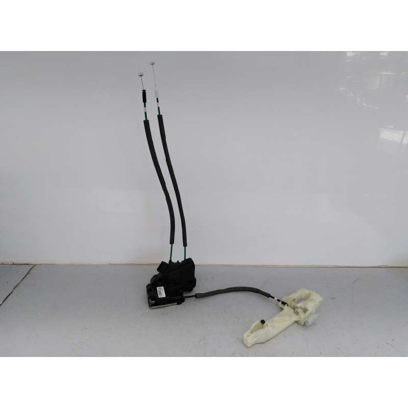 Recambio de cerradura puerta trasera izquierda para ssangyong tivoli premium 4x2 referencia OEM IAM 7131035001  E1-B3-8-2