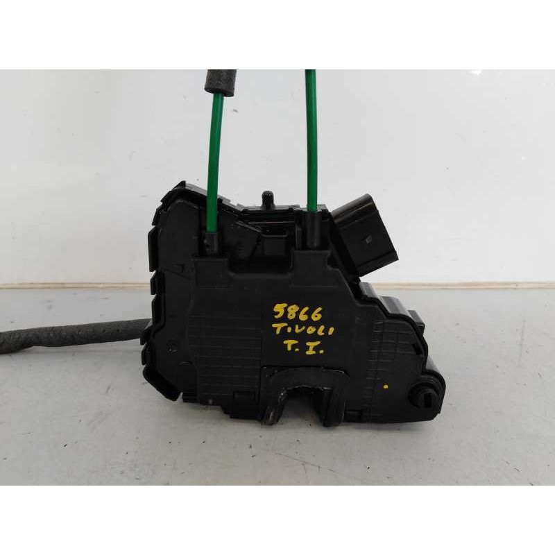 Recambio de cerradura puerta trasera izquierda para ssangyong tivoli premium 4x2 referencia OEM IAM 7131035001  E1-B3-8-2