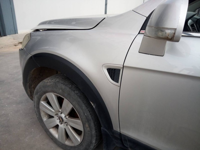 Recambio de aleta delantera izquierda para chevrolet captiva 2.0 vcdi lt referencia OEM IAM   