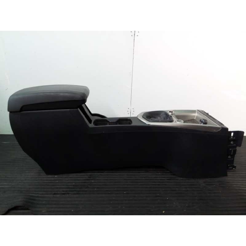 Recambio de consola central para ssangyong tivoli premium 4x2 referencia OEM IAM   P2-A2-14