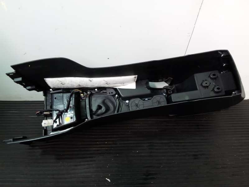 Recambio de consola central para ssangyong tivoli premium 4x2 referencia OEM IAM   P2-A2-14