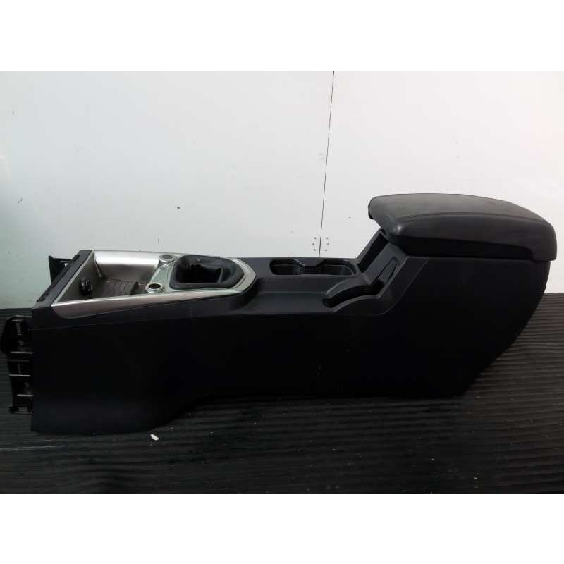 Recambio de consola central para ssangyong tivoli premium 4x2 referencia OEM IAM   P2-A2-14