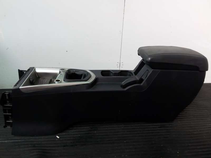 Recambio de consola central para ssangyong tivoli premium 4x2 referencia OEM IAM   P2-A2-14