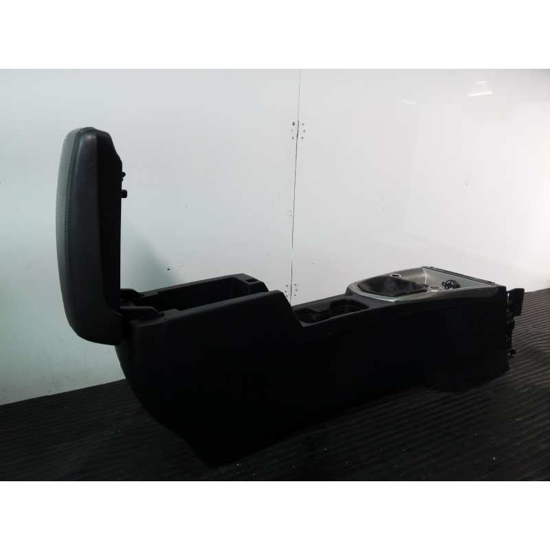 Recambio de consola central para ssangyong tivoli premium 4x2 referencia OEM IAM   P2-A2-14