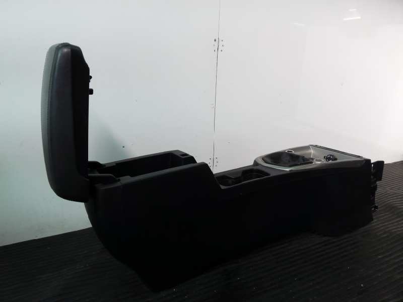 Recambio de consola central para ssangyong tivoli premium 4x2 referencia OEM IAM   P2-A2-14