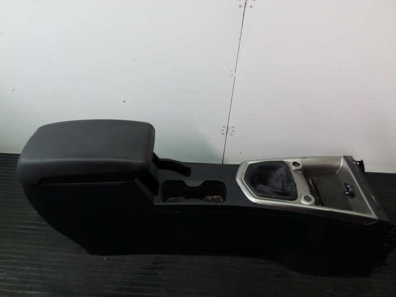 Recambio de consola central para ssangyong tivoli premium 4x2 referencia OEM IAM   P2-A2-14