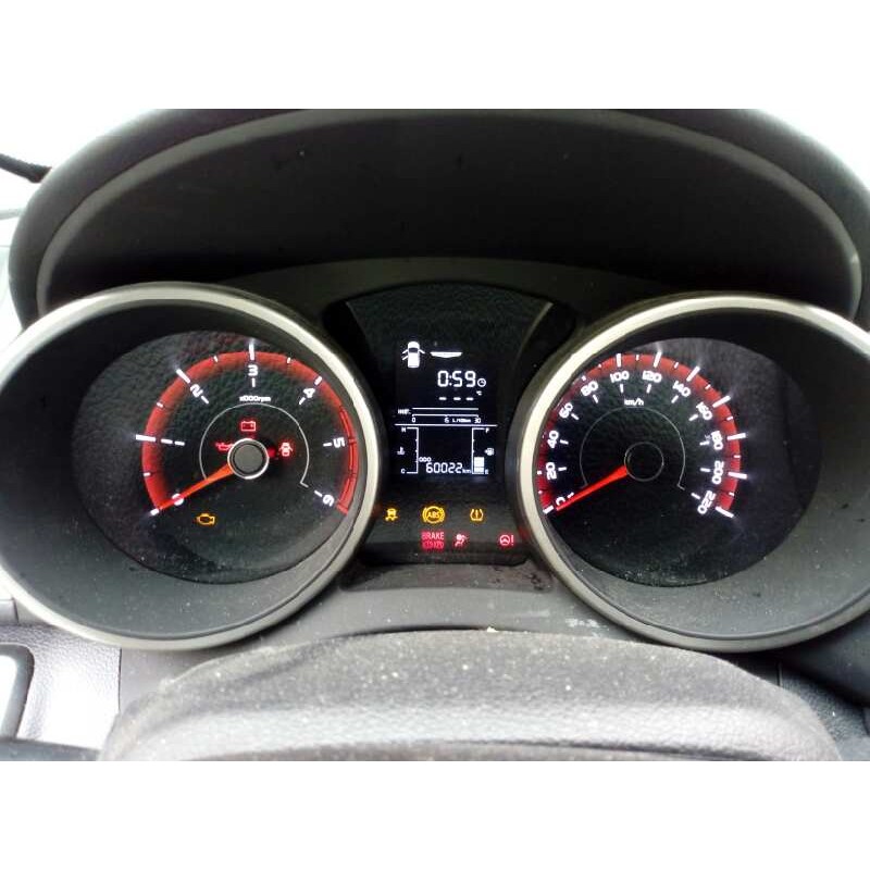 Recambio de cuadro instrumentos para ssangyong tivoli premium 4x2 referencia OEM IAM 8021035100 63211701200276 E3-A3-18-2