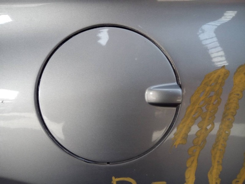 Recambio de tapa exterior combustible para chevrolet captiva 2.0 vcdi lt referencia OEM IAM   