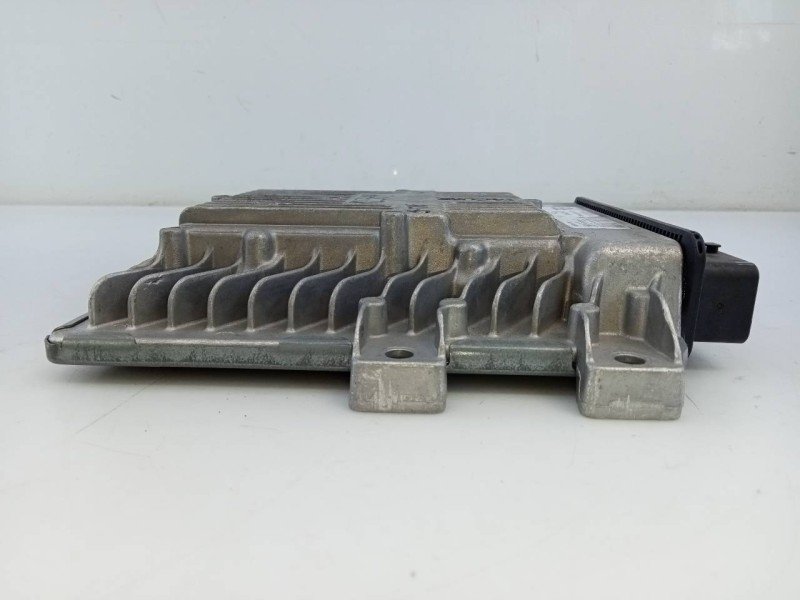 Recambio de centralita motor uce para jaguar s-type 2.7 v6 diesel classic referencia OEM IAM 6R8Q12A650FB 5WS40385BT E3-B3-54-2