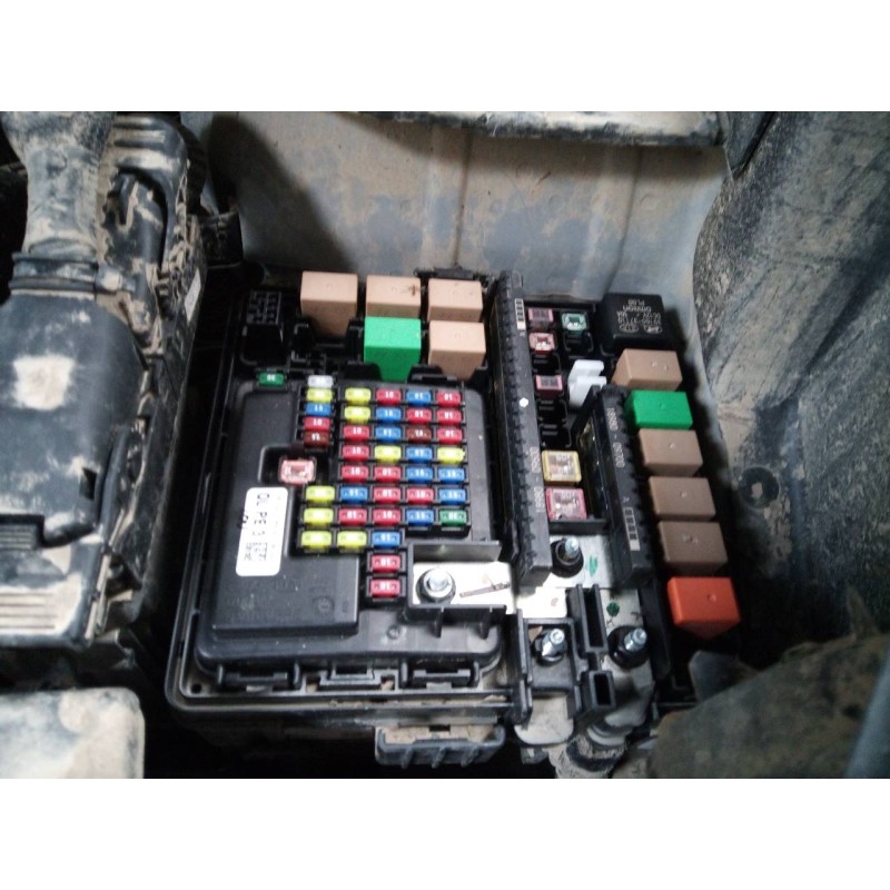 Recambio de caja reles / fusibles para kia sportage drive 2wd referencia OEM IAM 9195509A00  
